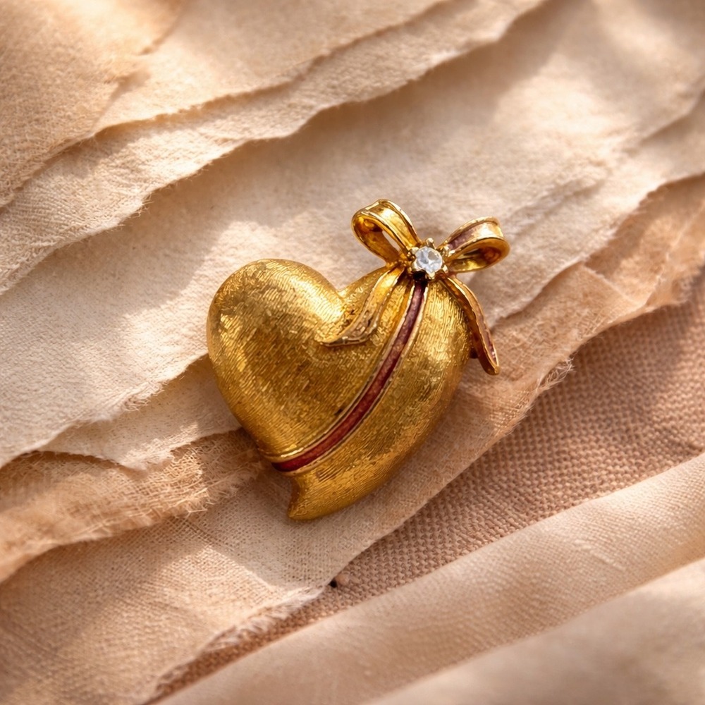 Tancer II Vintage Heart Brooch Gold Tone Textured Bow Rhinestone Pin Romantic